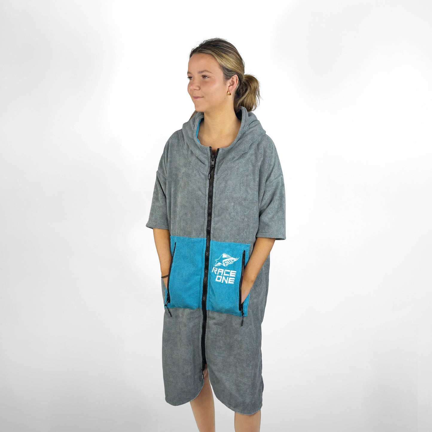 RACE ONE HOODED TOWEL