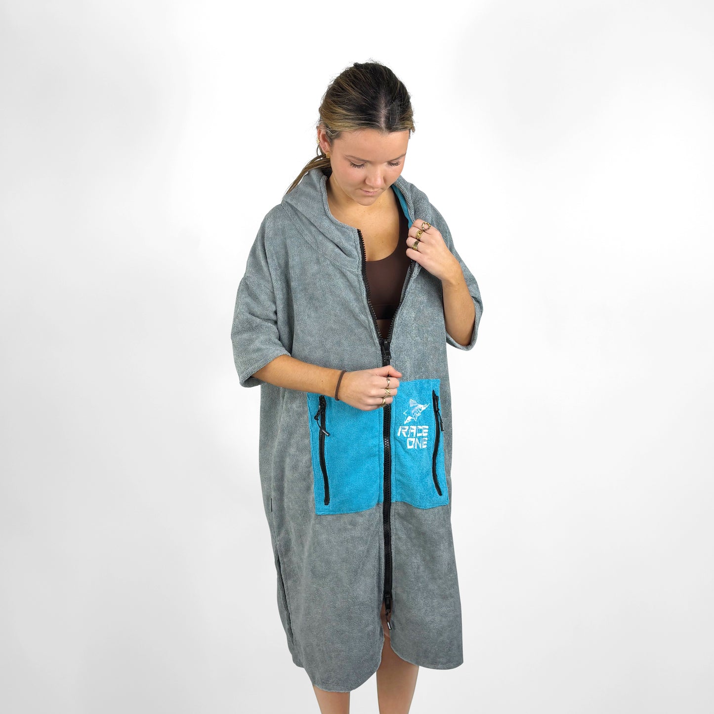 RACE ONE HOODED TOWEL