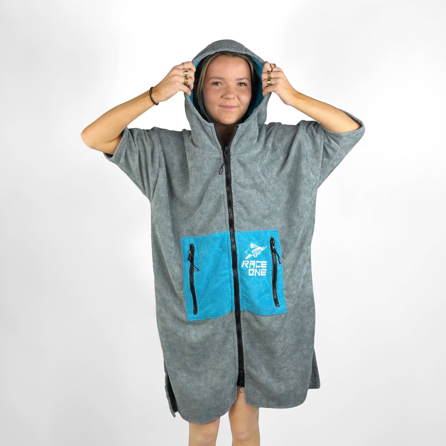 RACE ONE HOODED TOWEL