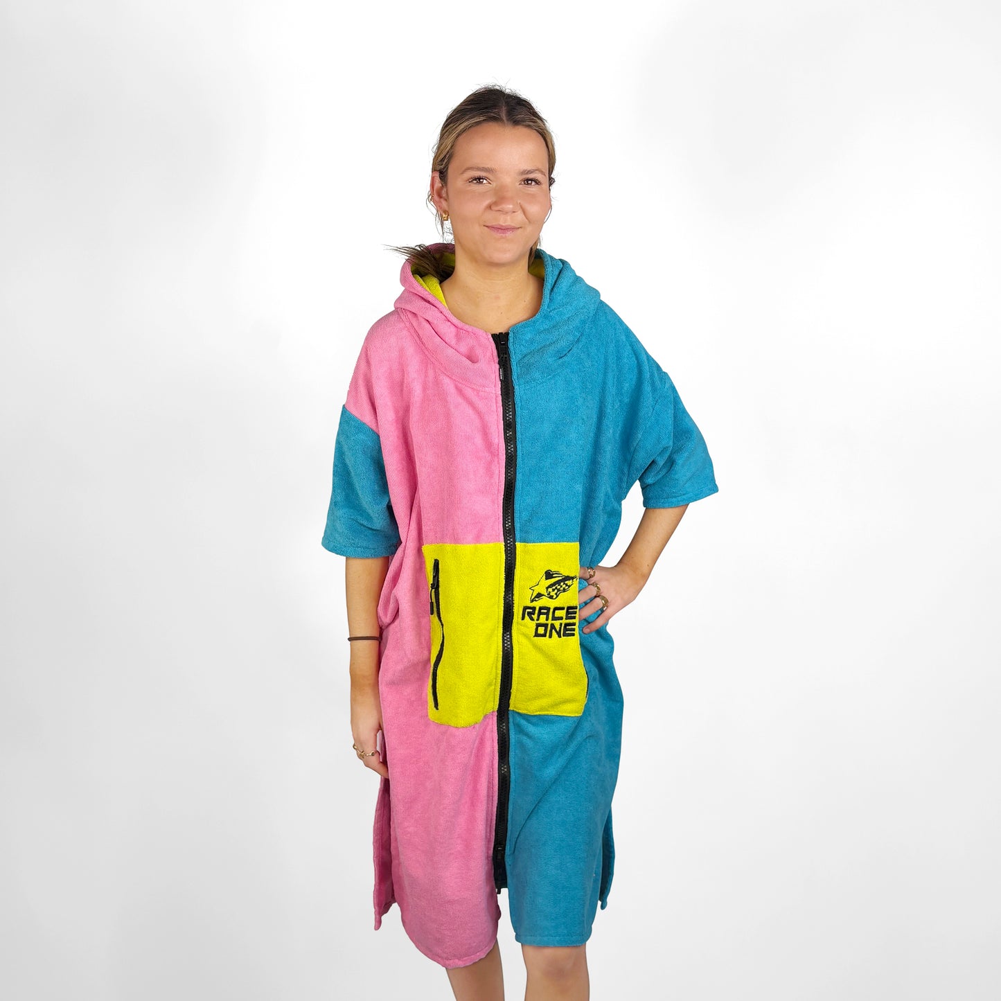 RACE ONE HOODED TOWEL