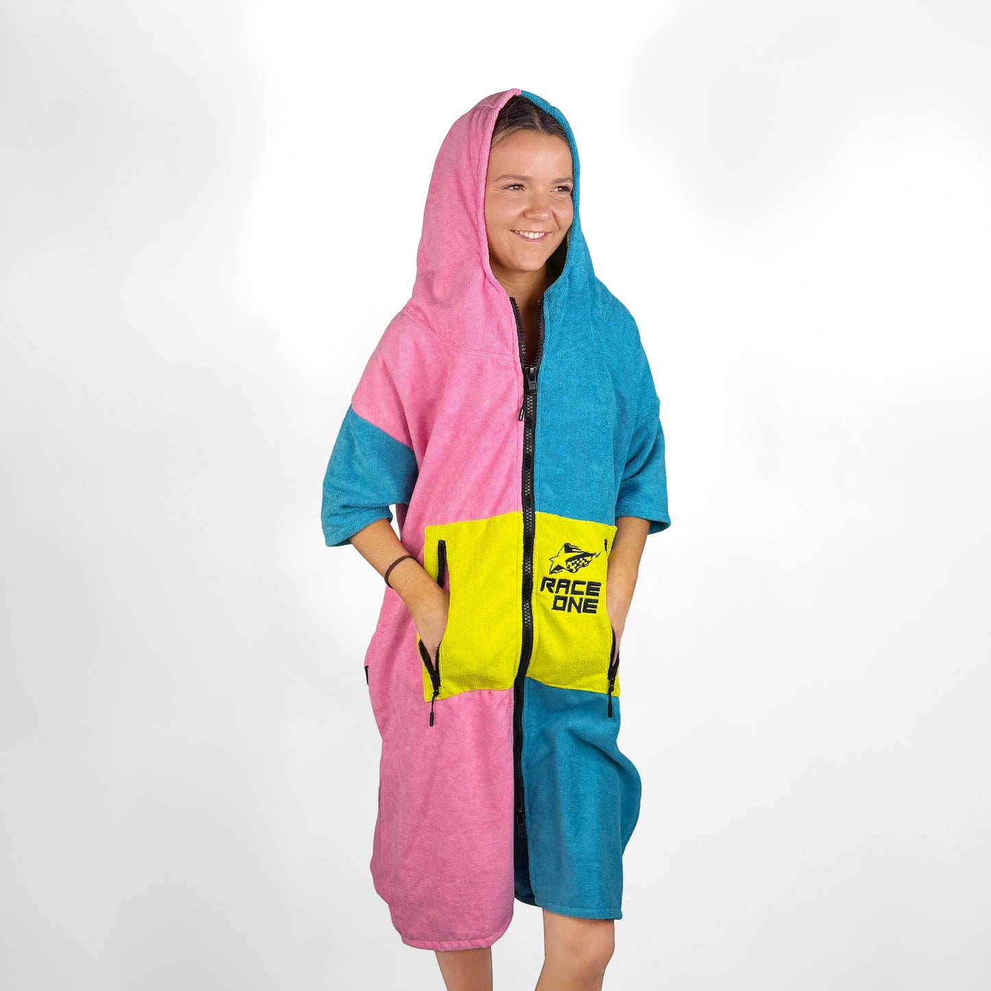 RACE ONE HOODED TOWEL
