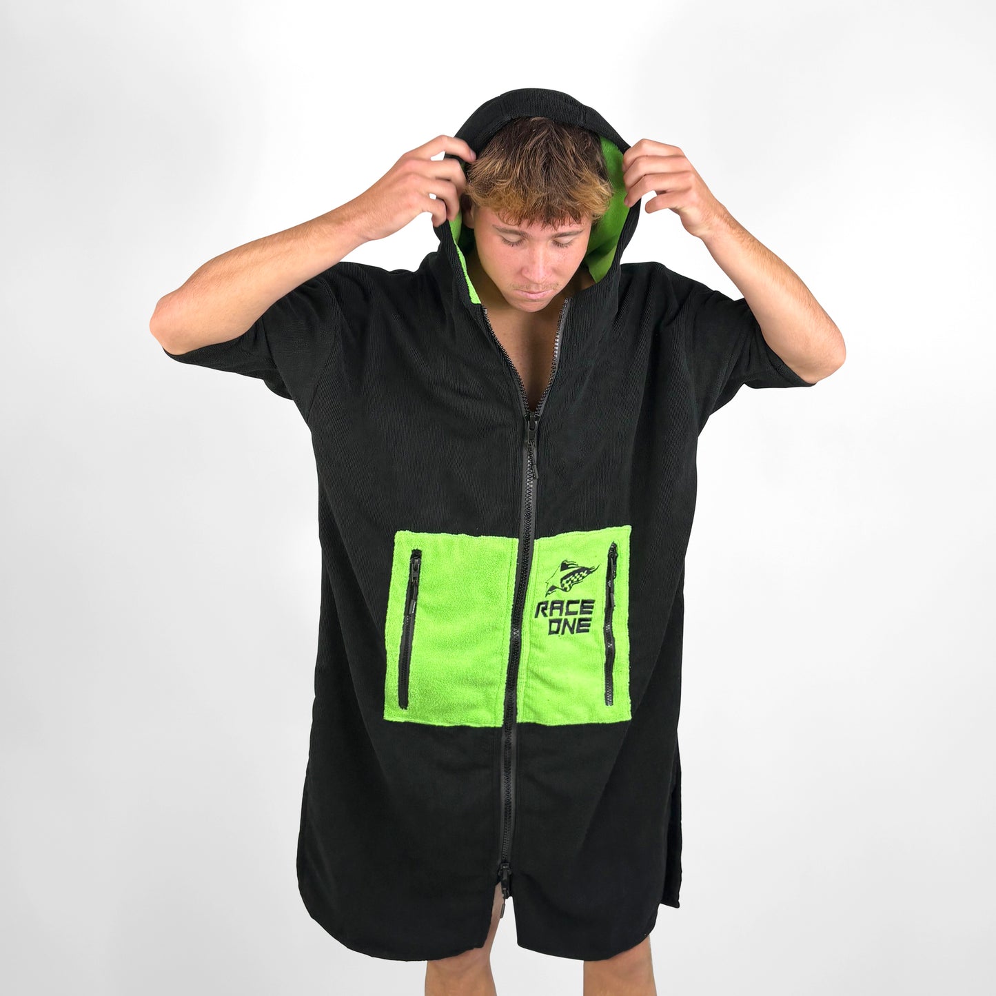 RACE ONE HOODED TOWEL