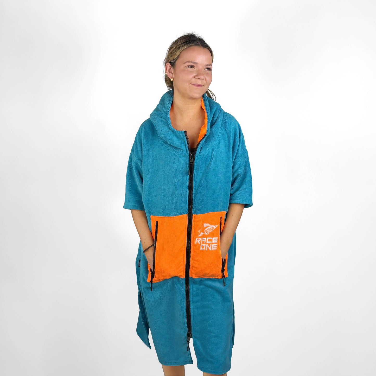 RACE ONE HOODED TOWEL